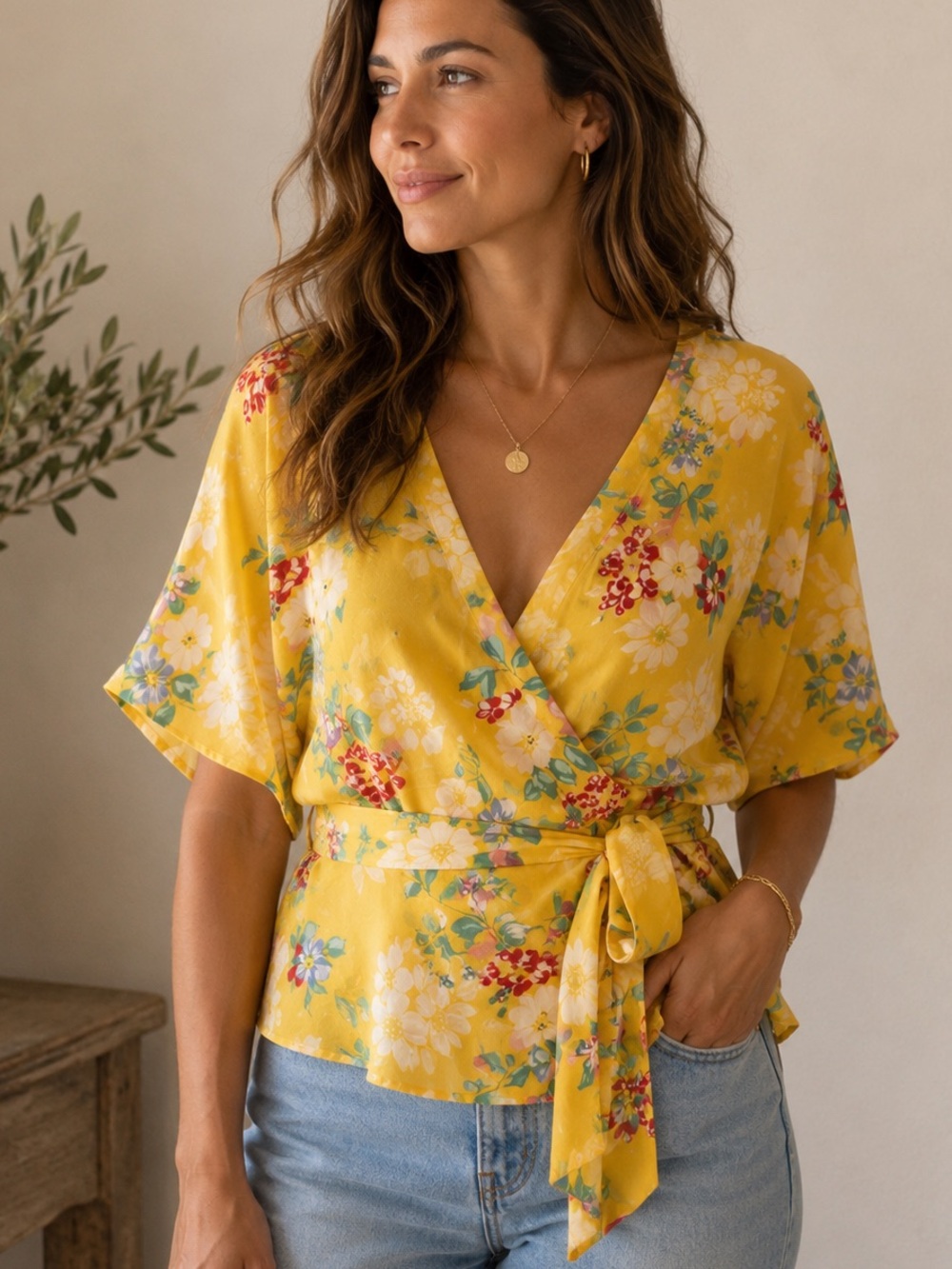 Yumi Kim as S Happy Days Thats a Wrap Top Yellow Floral Wrap Blouse 100% silk